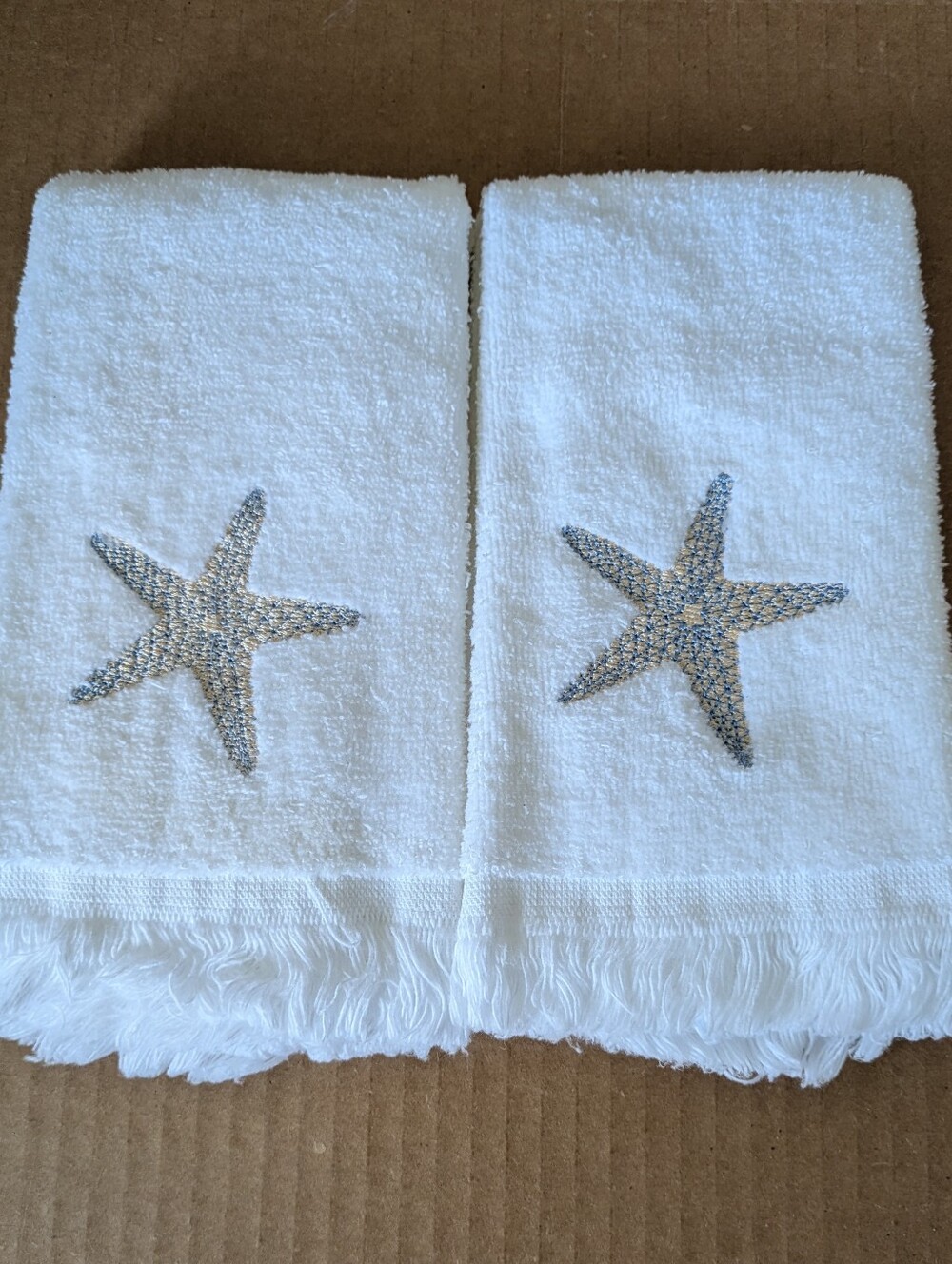 Avanti Towels White Hand Towels with Multicolored Starfish Embroidery Set of 2